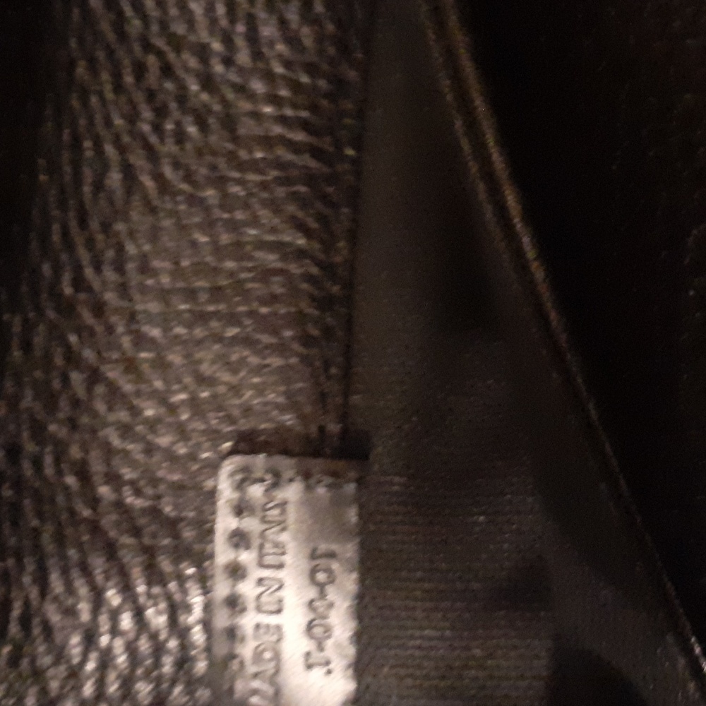BURBERRY BLACK LEATHER CLUTCH WITH TOGGLE EUC - Picture 12 of 13